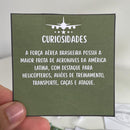 Caixa Hangar do Exército Brasileiro - 24 cards com curiosidades, 7 cards de pintura, moldes de Aviões Caça 3D e Jogo da Memória com barcos da Marinha!